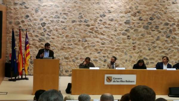 Los directores generales de Movilidad y Energía en la Asamblea de alcaldes Los directores generales de Movilidad y Energía en la Asamblea de alcaldes