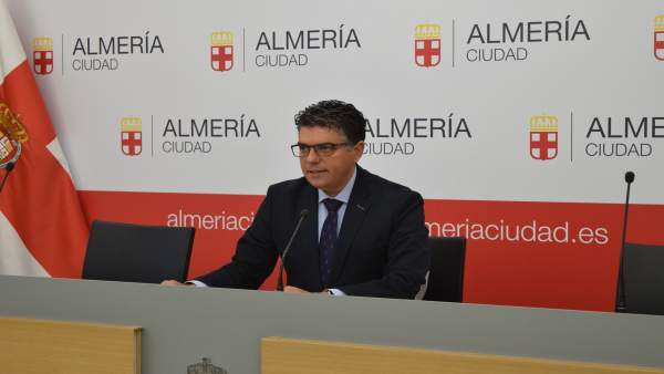 Cazorla (Cs), en rueda de prensa Cazorla (Cs), en rueda de prensa