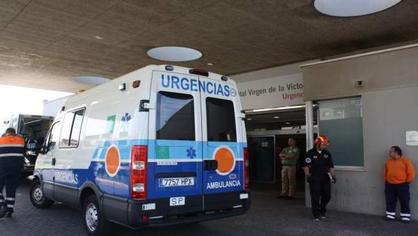 Entrada emergencias urgencias ambulancia junta hospital clínico Entrada emergencias urgencias ambulancia junta hospital clínico