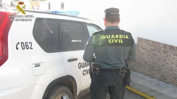 Agente de la Guardia Civil. Agente de la Guardia Civil.