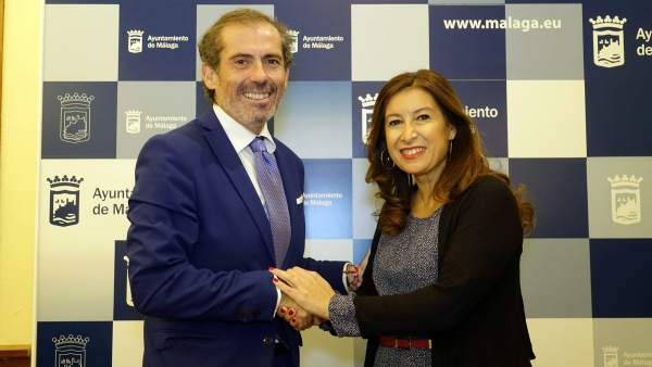 Colegio de Abogados y Fundación Pérez Estrada firman un acuerdo Colegio de Abogados y Fundación Pérez Estrada firman un acuerdo