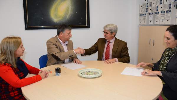 Acuerdo entre el Ayuntamiento de Palos de la Frontera y la Fundación Cepsa. Acuerdo entre el Ayuntamiento de Palos de la Frontera y la Fundación Cepsa.