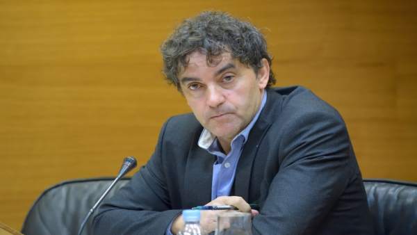 Colomer manté la seua "ferma convicció" contra la taxa turística i diu que el turista "no vé de gorra" Colomer manté la seua "ferma convicció" contra la taxa turística i diu que el turista "no vé de gorra"