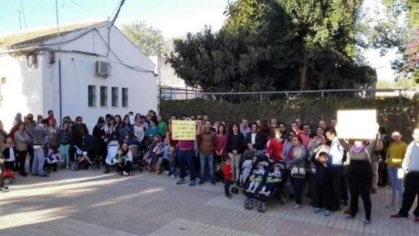 Concentración en la guardería de Coria. Concentración en la guardería de Coria.