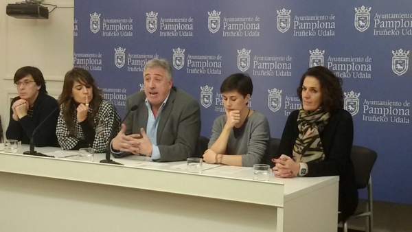 Joseba Asiron con Edurne Eguino Maider Beloki, Laura Berro e Itziar Gómez Joseba Asiron con Edurne Eguino Maider Beloki, Laura Berro e Itziar Gómez
