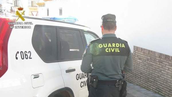 Agente de la Guardia Civil. Agente de la Guardia Civil.