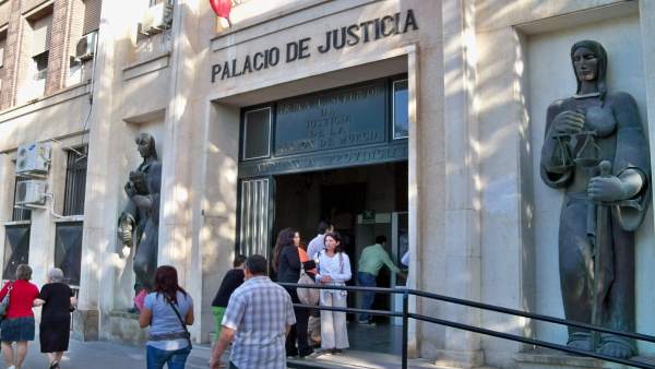 Puerta De Los Juzgados De Murcia Puerta De Los Juzgados De Murcia