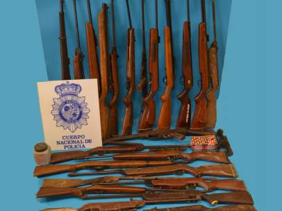 Armas halladas en una casa de Linares (Jaén), junto a dos explosivos