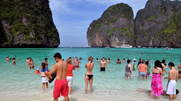 Maya Bay, una de las playas de Tailandia Maya Bay, una de las playas de Tailandia