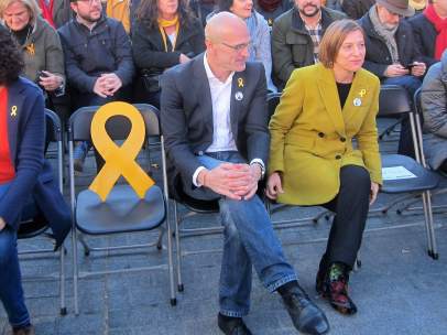 T.Laïlla, C.Mundó, M.Rovira, silla de Junqueras, R.Romeva, C.Forcadell, ERC