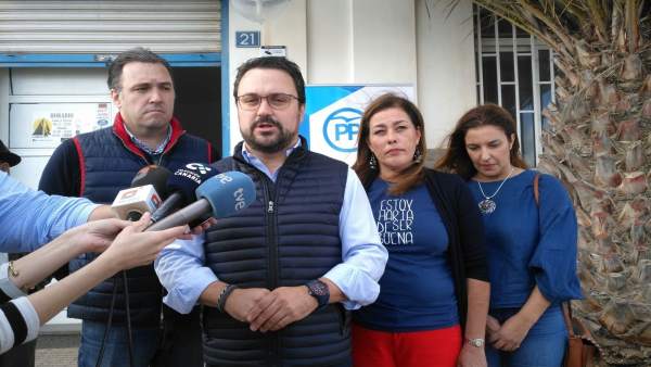 Asier Antona atiende a los medios Asier Antona atiende a los medios