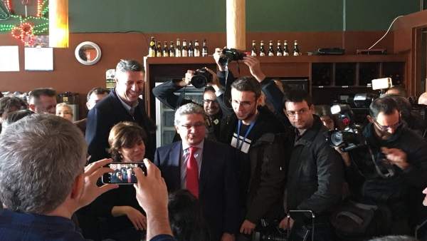 Soraya Sáenz de Santamaría, Xavier García Albiol y Enric Millo con periodistas Soraya Sáenz de Santamaría, Xavier García Albiol y Enric Millo con periodistas