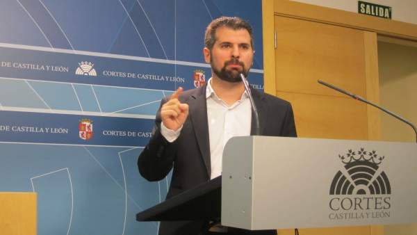 Tudanca atiende a los medios tras la Junta de Portavoces Tudanca atiende a los medios tras la Junta de Portavoces