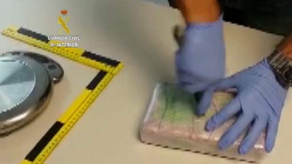 Cocaína decomisada en una operación antidroga en un coche Cocaína decomisada en una operación antidroga en un coche
