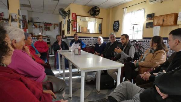 Visita del portavoz municipal de IU al barrio de La Bachillera Visita del portavoz municipal de IU al barrio de La Bachillera
