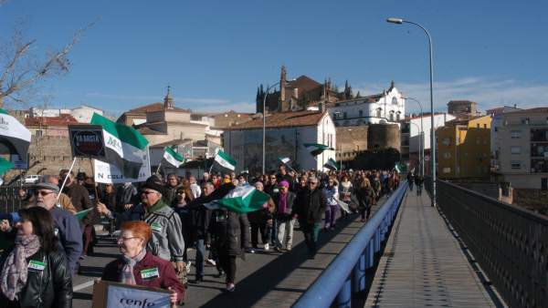 Manifestación por un tren digno en Plasencia Manifestación por un tren digno en Plasencia