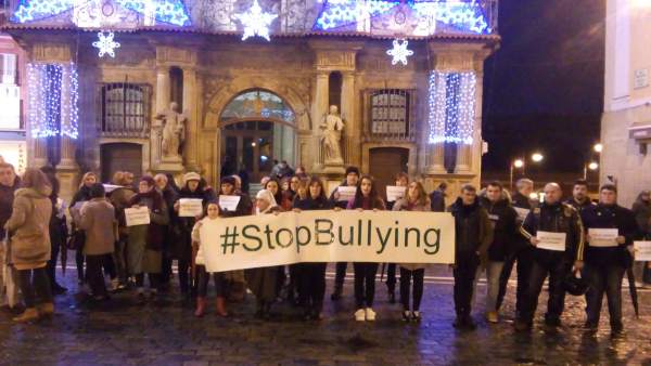 Concentración contra el bullying en Pamplona Concentración contra el bullying en Pamplona