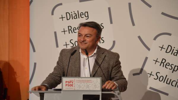 El nuevo secretario en Alicante, durante su intervención El nuevo secretario en Alicante, durante su intervención