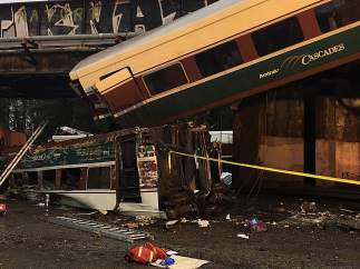 TREN DESCARRILLA WASHINGTON
