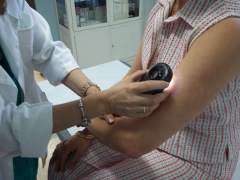 Dermatólogos alertan: uno de cada cinco pacientes habrá desarrollado cáncer de piel a los 70 años