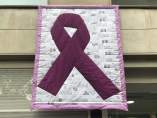 Lazo morado durante la lectura del manifiesto contra la violencia machista