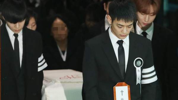 Procesión fúnebre de Kim Jong-hyun Procesión fúnebre de Kim Jong-hyun