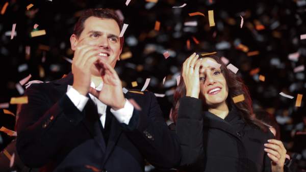 Albert Rivera e Inés Arrimadas celebran el resultado de las elecciones de este jueves. Albert Rivera e Inés Arrimadas celebran el resultado de las elecciones de este jueves.