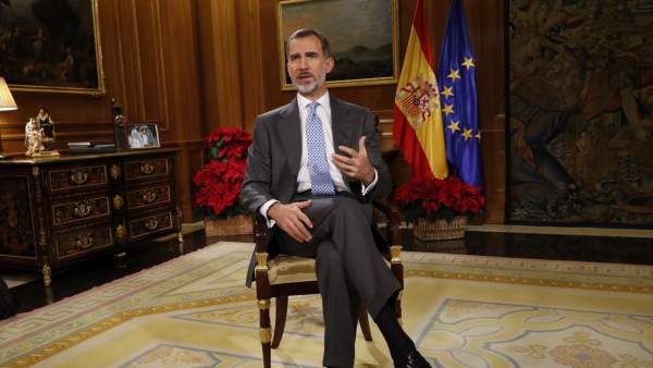 El rey Felipe VI durante la transmisión del mensaje de Navidad. El rey Felipe VI durante la transmisión del mensaje de Navidad.