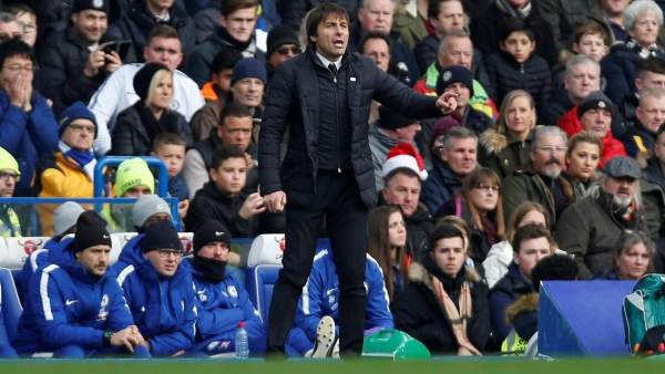 Conte dirigiendo al Chelsea Conte dirigiendo al Chelsea
