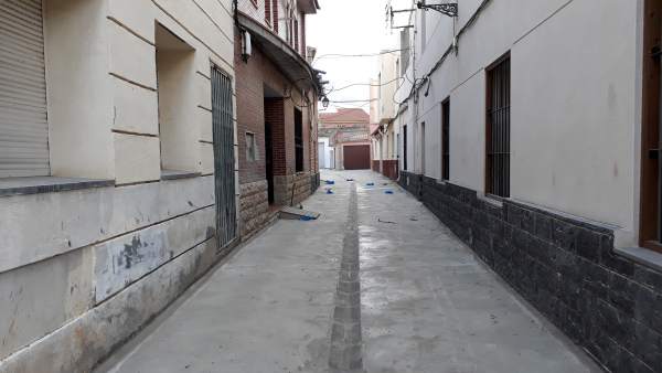 Finalizan las obras de renovación de la calle Llorente en Longares. Finalizan las obras de renovación de la calle Llorente en Longares.