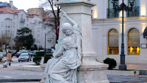 Monumento a Augusto González Linares restaurado Monumento a Augusto González Linares restaurado
