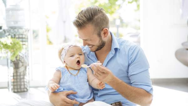 La cantidad de hombres que solicita el permiso de paternidad aumenta. La cantidad de hombres que solicita el permiso de paternidad aumenta.