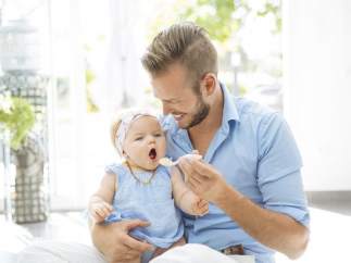 Un padre con su hijo