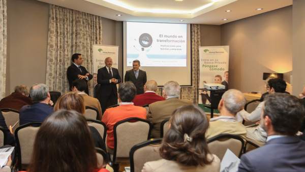 Unicaja Banco Celebra En Málaga Una Sesión De Asesoramiento De Inversión Dentro Unicaja Banco Celebra En Málaga Una Sesión De Asesoramiento De Inversión Dentro