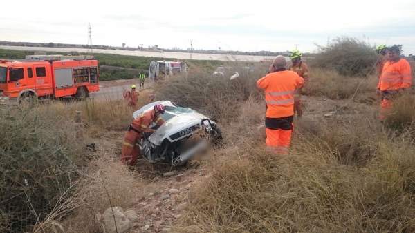 Hombre atrapadado en su coche en Sagunt Hombre atrapadado en su coche en Sagunt