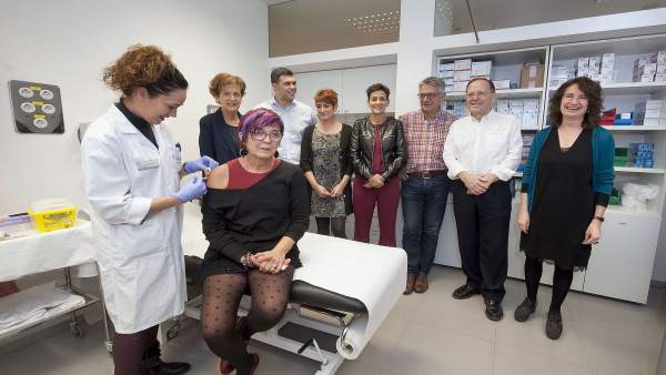 Vacunación a políticos. Vacunación a políticos.