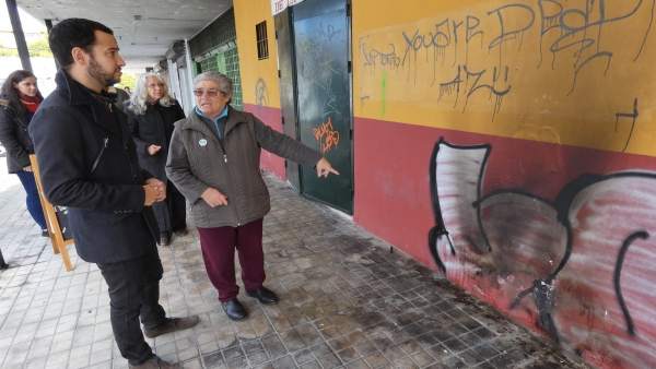 Rojas visita con vecinos en mercado del Tiro de Línea Rojas visita con vecinos en mercado del Tiro de Línea