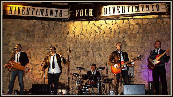 Divertimento Folk. Divertimento Folk.