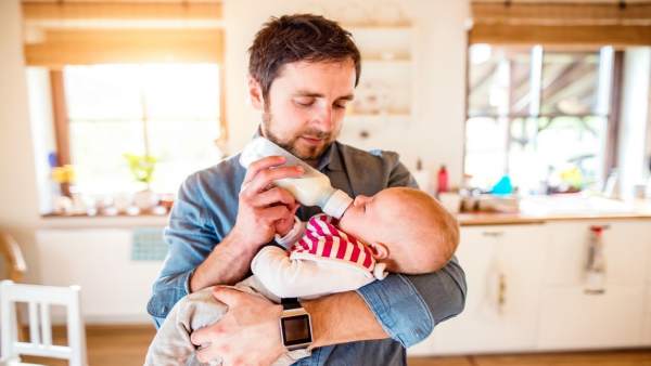 Cada vez más padres se implican en el cuidado de sus hijos Cada vez más padres se implican en el cuidado de sus hijos