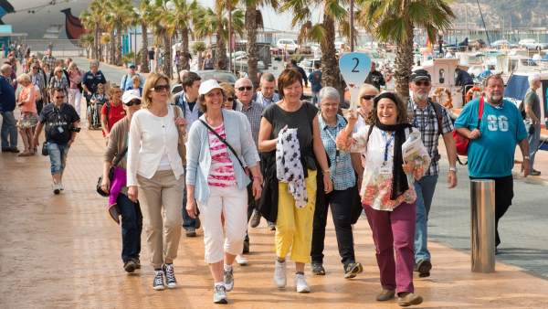 Oleada de turistas Oleada de turistas