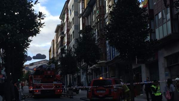 Incendio en un edificio de la calle de el Rosal de Oviedo Incendio en un edificio de la calle de el Rosal de Oviedo