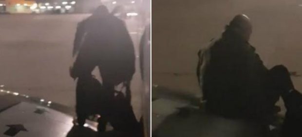 Intenta bajar de un avión por el ala