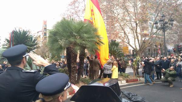 Izado de la bandera de España en Cáceres Izado de la bandera de España en Cáceres