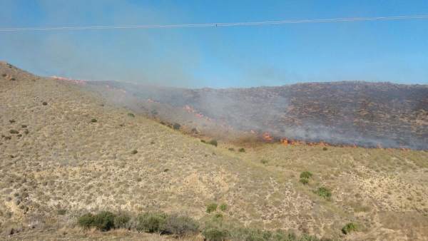 Incendio en un paraje de Carboneras (Almería) Incendio en un paraje de Carboneras (Almería)