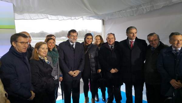 Feijóo y Rajoy, entre otros cargos, en el acto de este miércoles Feijóo y Rajoy, entre otros cargos, en el acto de este miércoles