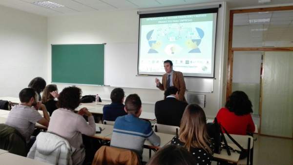 Charla de Edufinet al alumnado de la UJA Charla de Edufinet al alumnado de la UJA