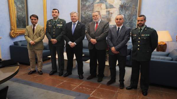 Autoridades durante el encuentro mantenido Autoridades durante el encuentro mantenido