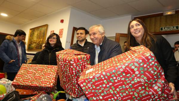 Nngg De Sevilla Recauda 2.000 Juguetes En El Doceavo Año De Su Campaña Solidaria Nngg De Sevilla Recauda 2.000 Juguetes En El Doceavo Año De Su Campaña Solidaria