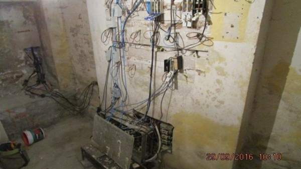 Enganche ilegal a la luz en la zona Norte de Granada Enganche ilegal a la luz en la zona Norte de Granada