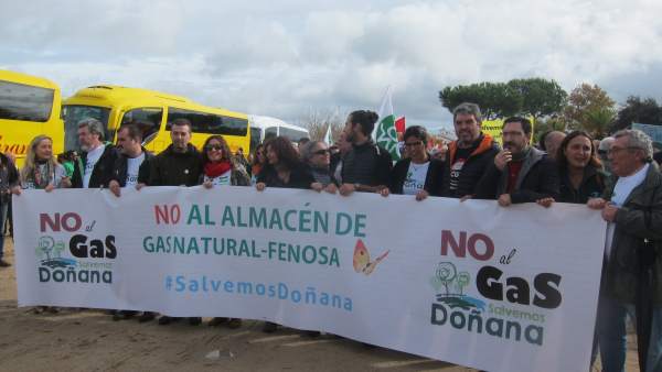 Manifestación en El Rocío contra los proyectos de Gas Natural en Doñana. Manifestación en El Rocío contra los proyectos de Gas Natural en Doñana.